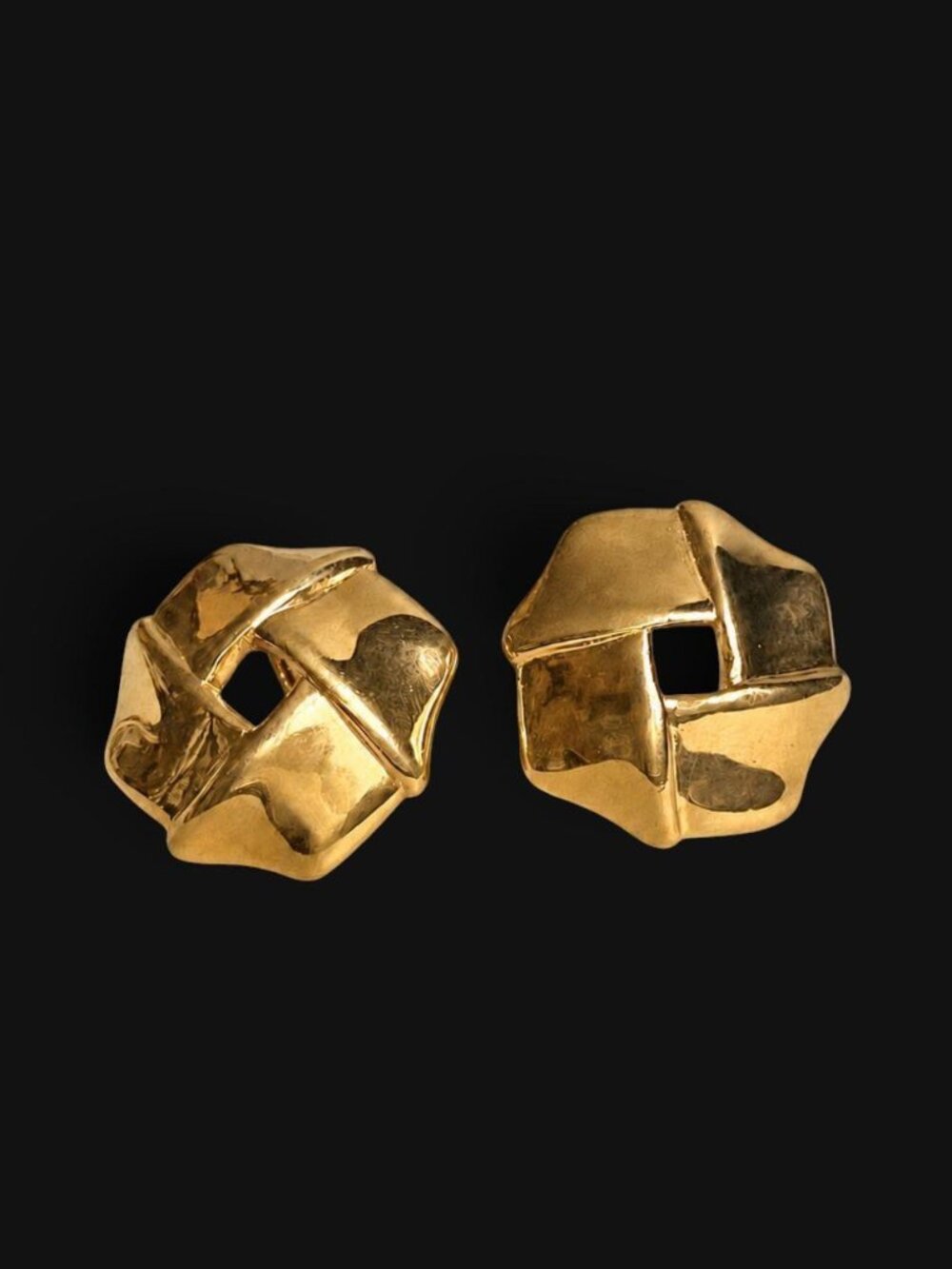 Amazing Condition vintage 80s signed Monet gold tone knot twist clip-on earrings